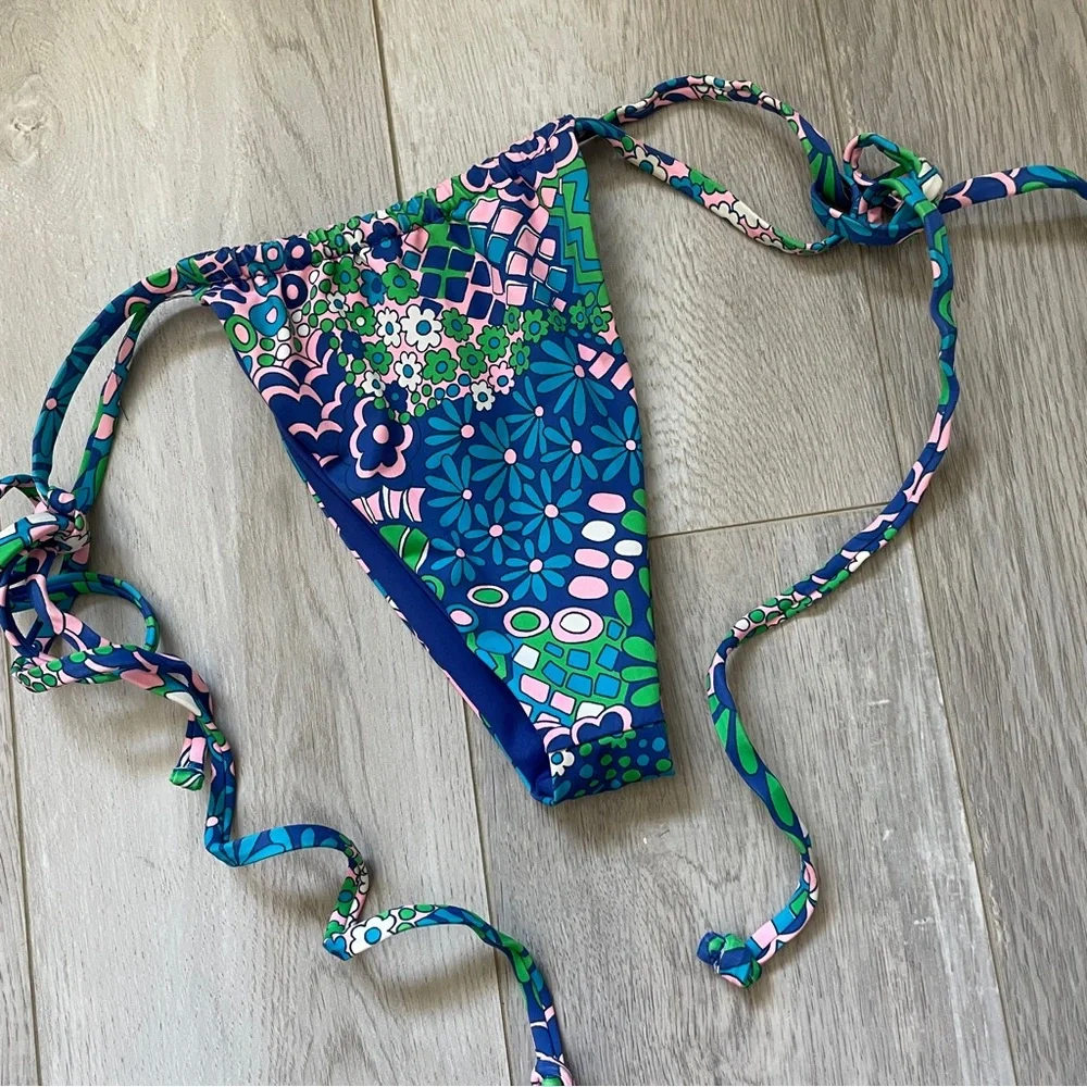 Frankies Bikinis Tia Floral String Bikini Bottoms Good Vibes Print Blue (Medium)